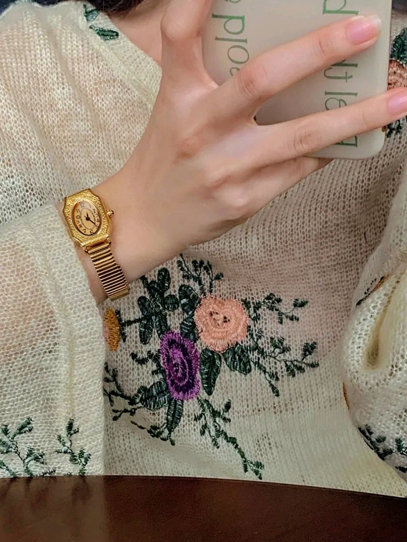 1 New Model of Gold-Colored French Classic Retro Style High-End Elegant Compact Exquisite Women's Waterproof Quartz Watch with Stainless Steel Strap, Rectangular Engraved Dial with Arabic Numerals, Fashionable, Artistic, Casu