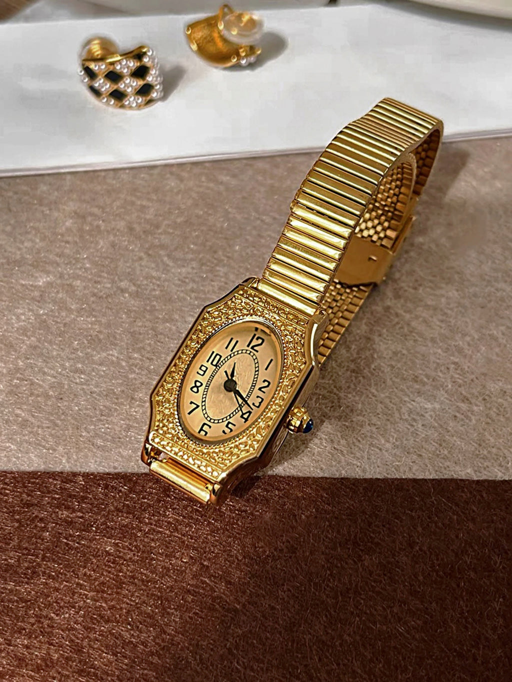 1 New Model of Gold-Colored French Classic Retro Style High-End Elegant Compact Exquisite Women's Waterproof Quartz Watch with Stainless Steel Strap, Rectangular Engraved Dial with Arabic Numerals, Fashionable, Artistic, Casu